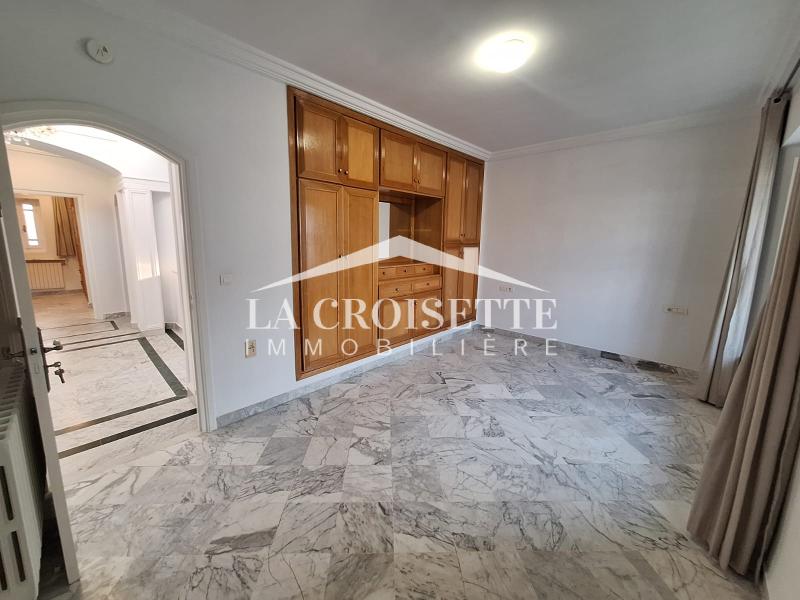 Villa S+6 à La Marsa 